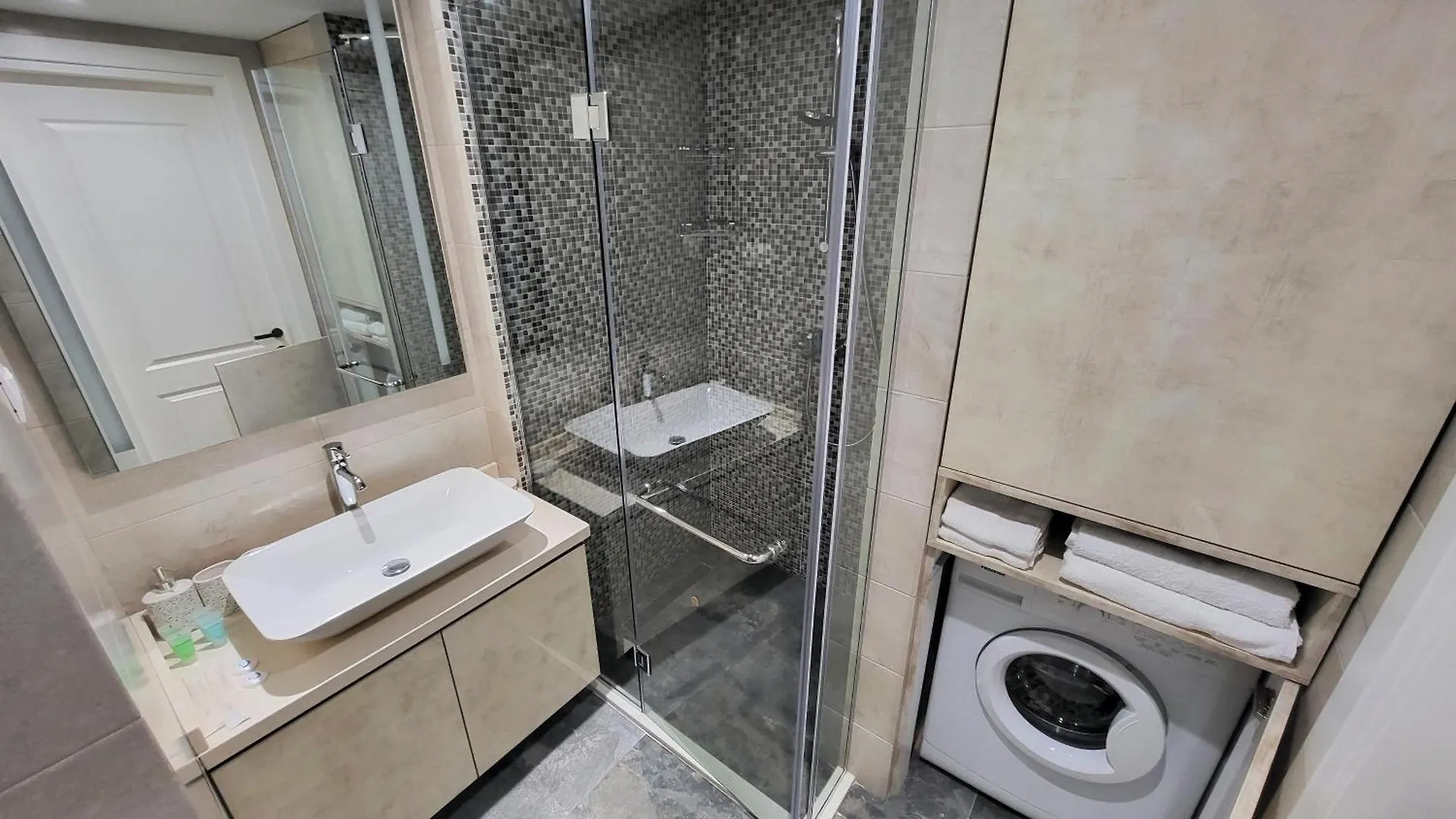 Black Sea Luxury Apartment Batumi