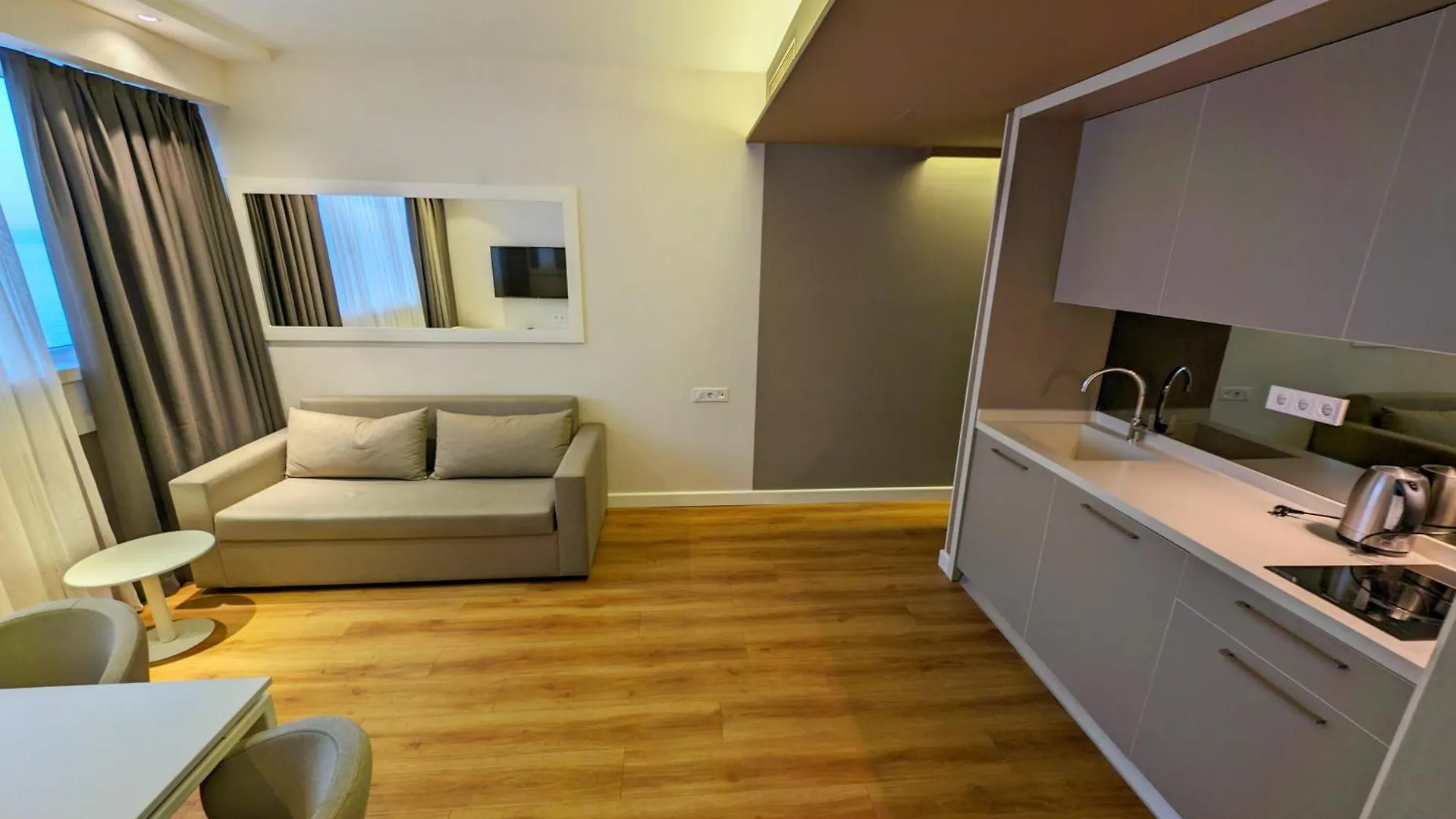 Black Sea Luxury Apartment Batumi