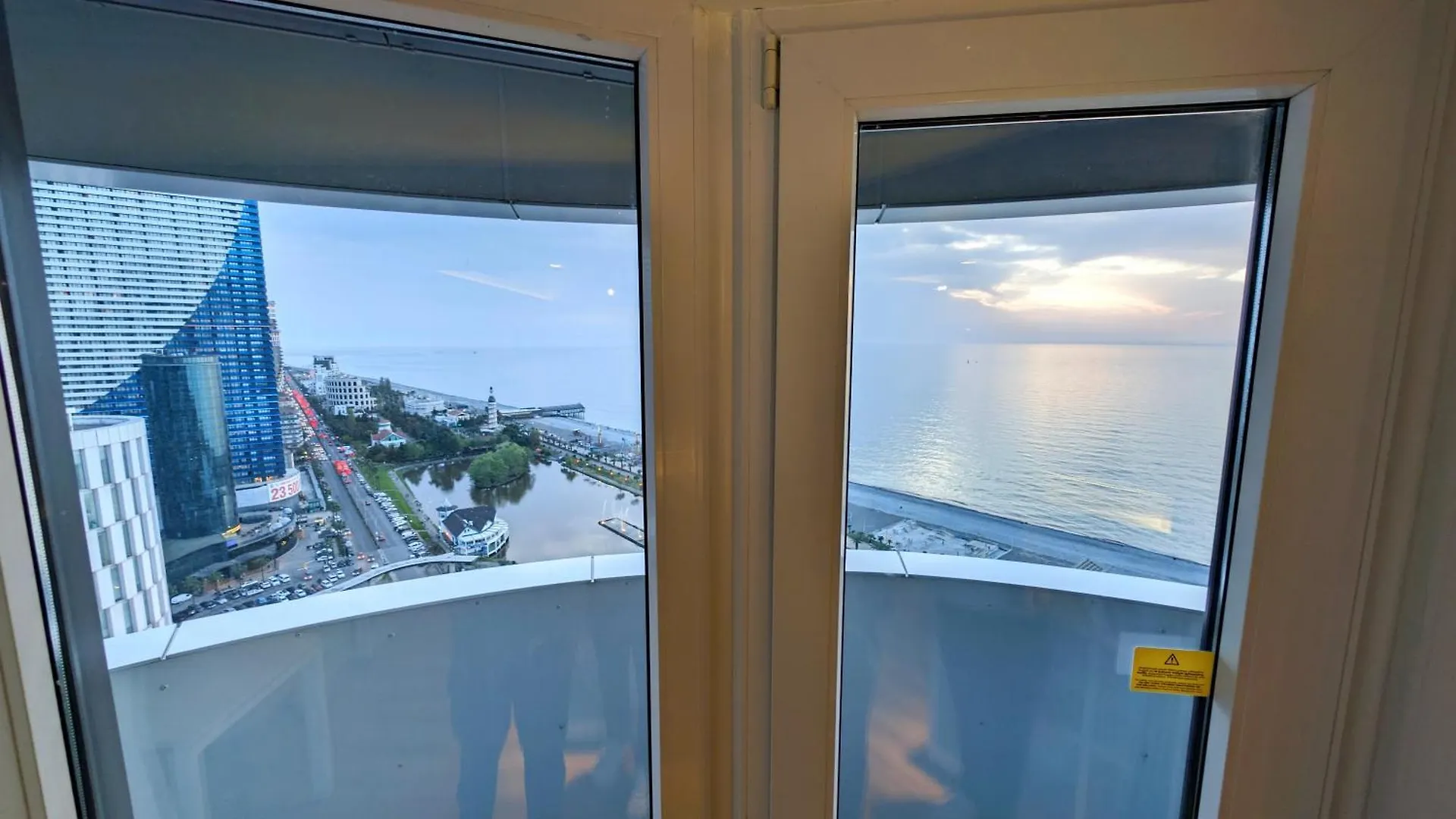 Black Sea Luxury Apartment Batumi 0*,