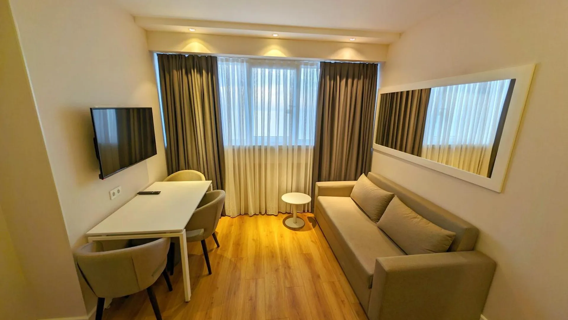 Black Sea Luxury Apartment Batumi
