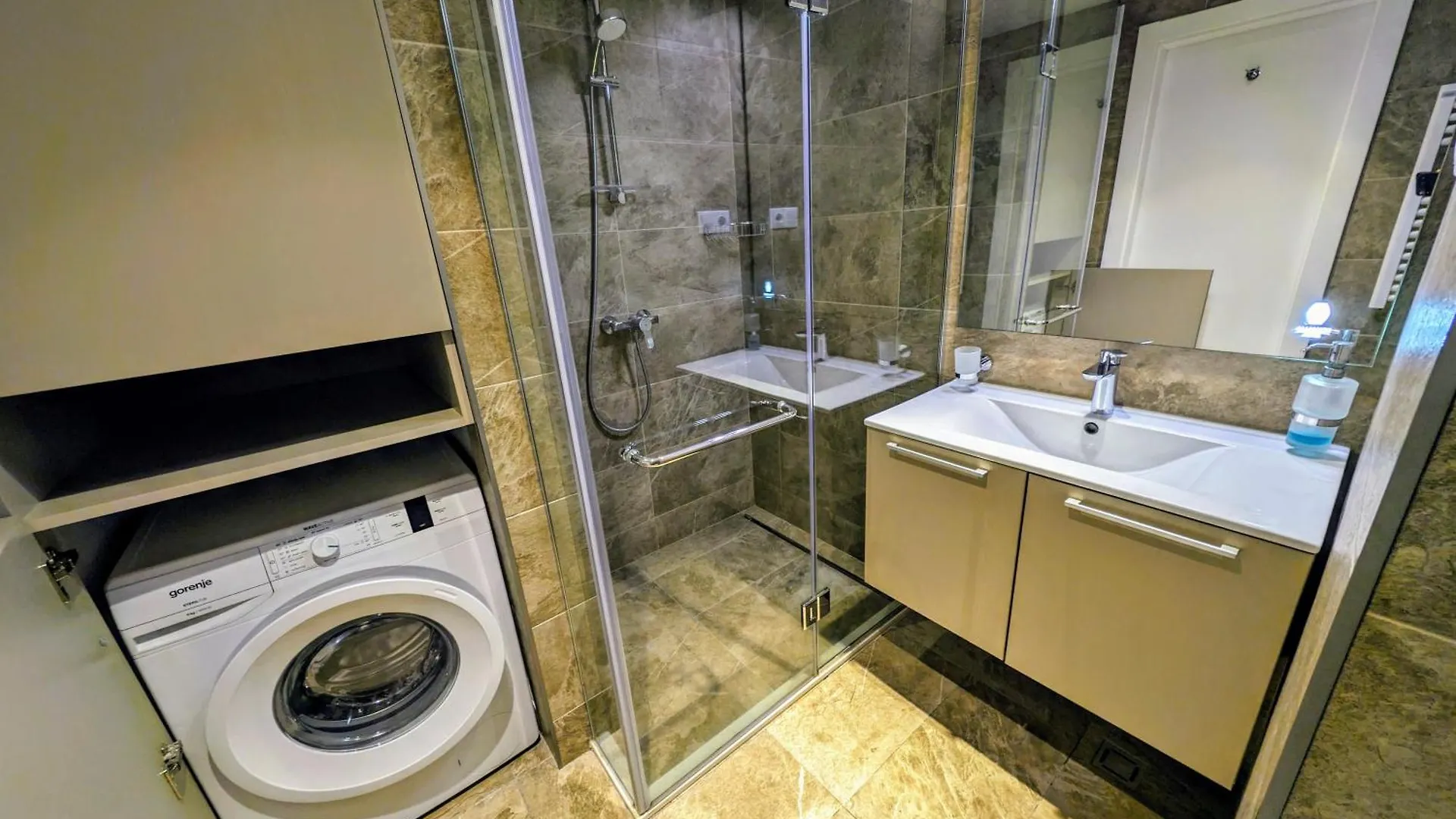 Black Sea Luxury Apartment Batumi